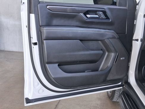 Used 2025 GMC Yukon XL Elevation RWD image 17