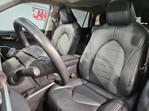 Used 2025 Toyota Highlander XLE AWD/4WD image 24