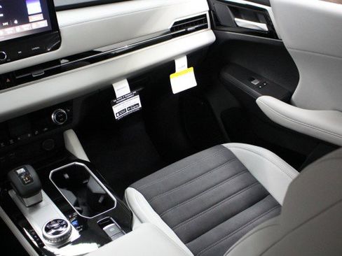 New 2025 Mitsubishi Outlander SE image 22