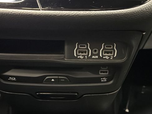 Used 2023 Chrysler Pacifica Touring-L w/ Uconnect Theater Family Group AWD/4WD image 35