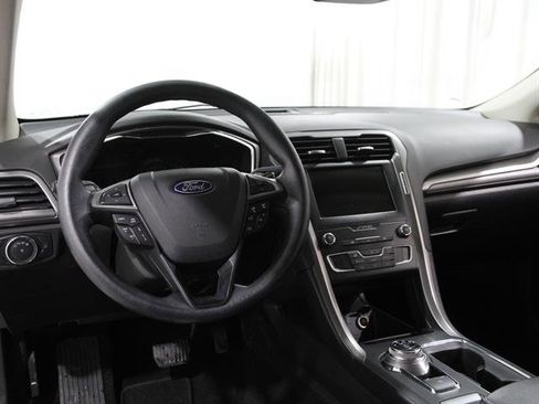 Used 2020 Ford Fusion SE image 7