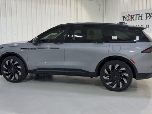 New 2025 Lincoln Nautilus Reserve image 7