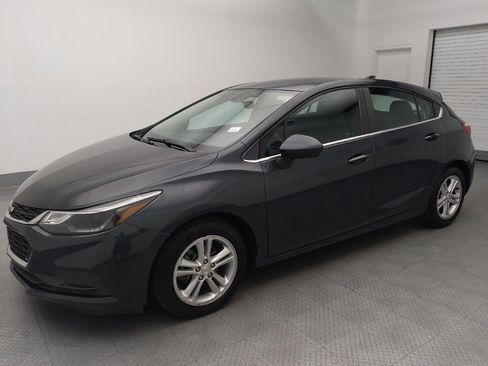Used 2017 Chevrolet Cruze LT w/ Convenience Package FWD image 2