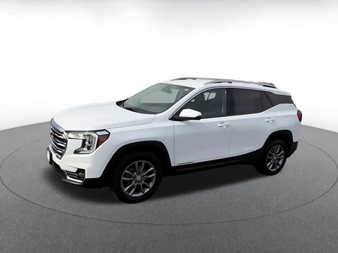 Used 2024 GMC Terrain SLT image 8