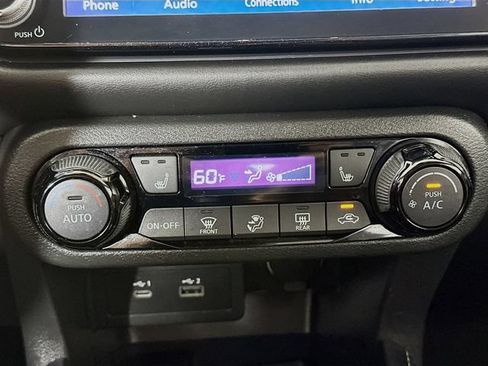 Used 2021 Nissan Kicks SR w/ SR Premium Package FWD image 11