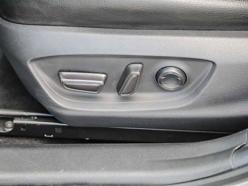 Used 2020 Toyota Camry SE image 19