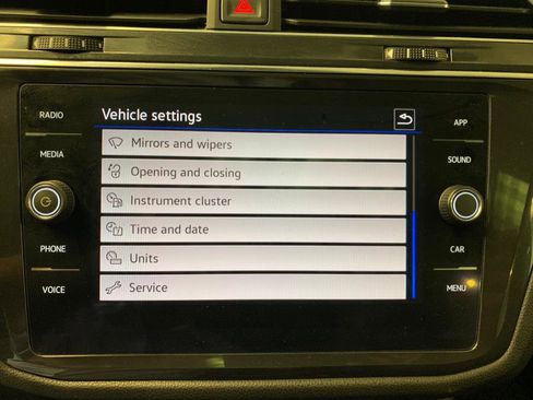 Used 2022 Volkswagen Tiguan SE R-Line image 31