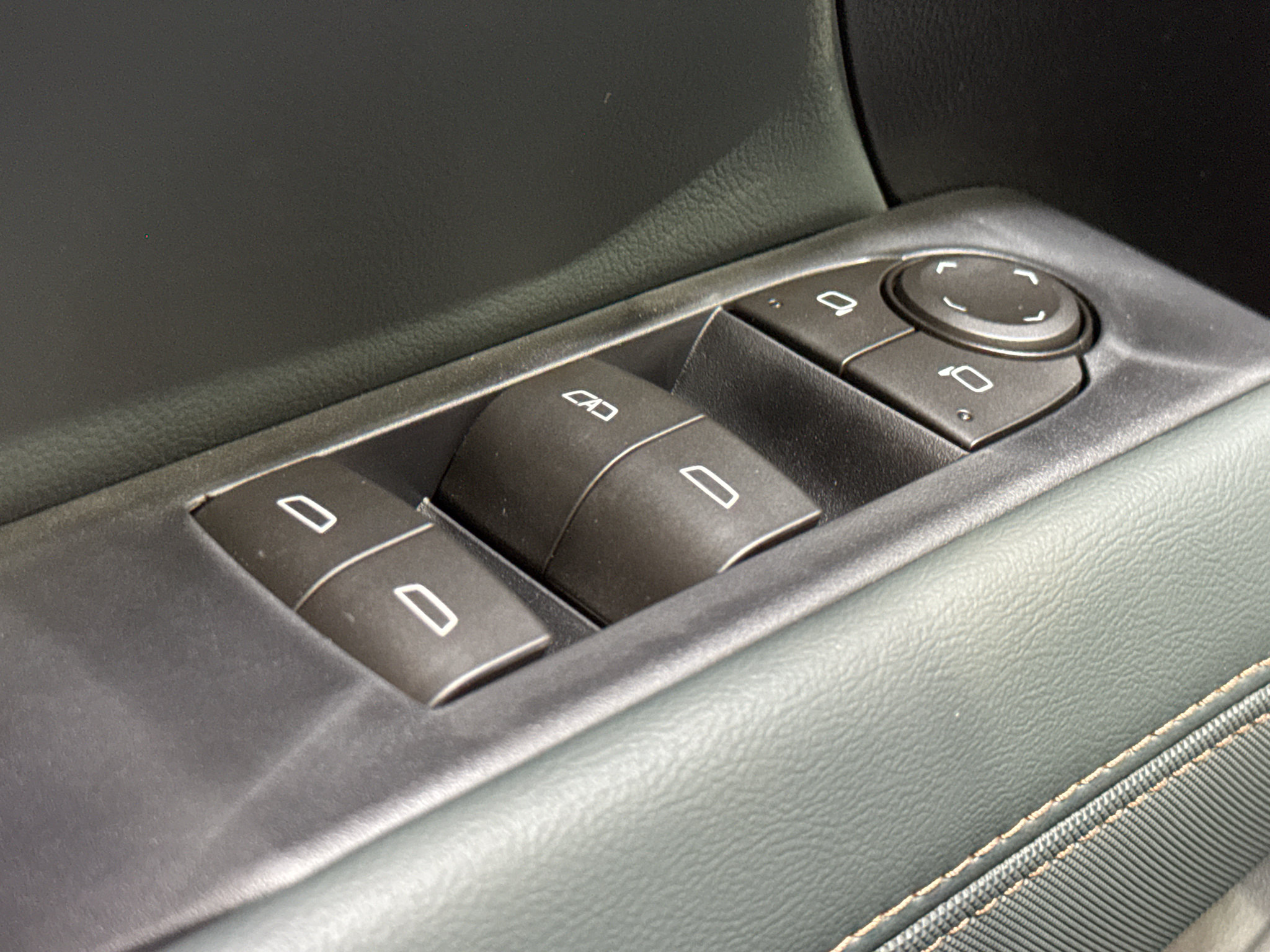 New 2026 GMC Terrain AT4 w/ Technology Package II AWD/4WD image 32