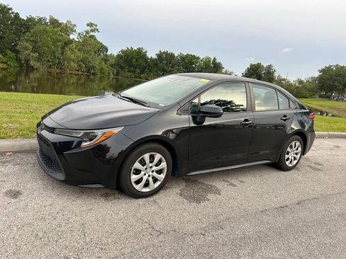 Certified 2022 Toyota Corolla LE FWD image 2