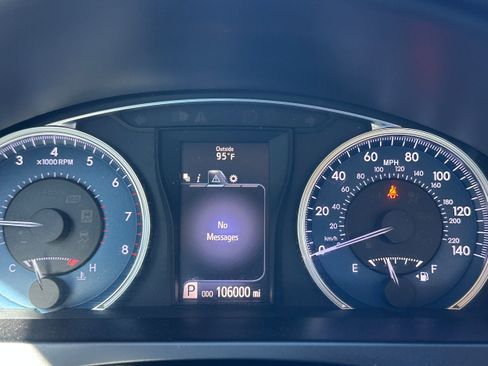 Used 2016 Toyota Camry LE image 14