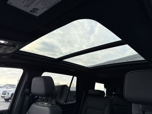 Used 2024 GMC Yukon Denali w/ Advanced Technology Package image 16