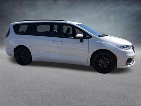 Used 2023 Chrysler Pacifica Touring-L w/ S Appearance Package FWD image 11