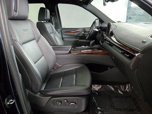 Used 2023 Cadillac Escalade Luxury image 22