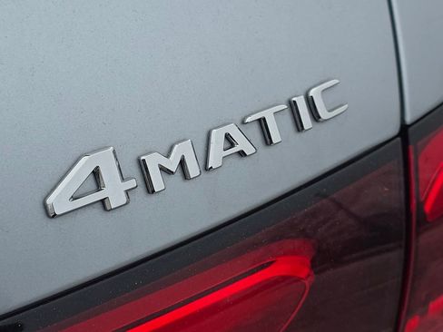 Used 2025 Mercedes-Benz GLC 300 4MATIC image 5