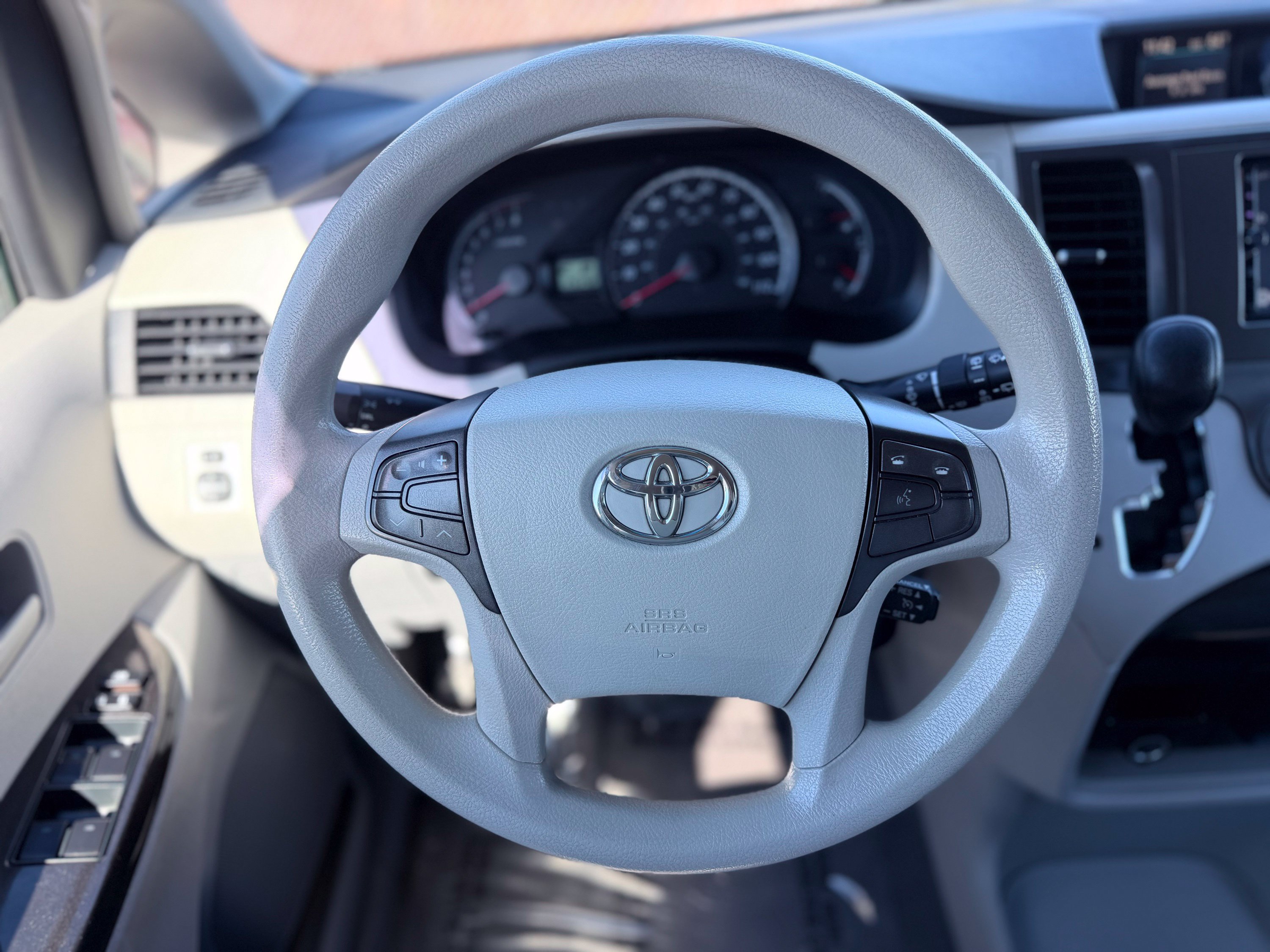 Used 2011 Toyota Sienna LE FWD image 28