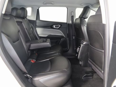 Used 2022 Jeep Compass Limited image 13