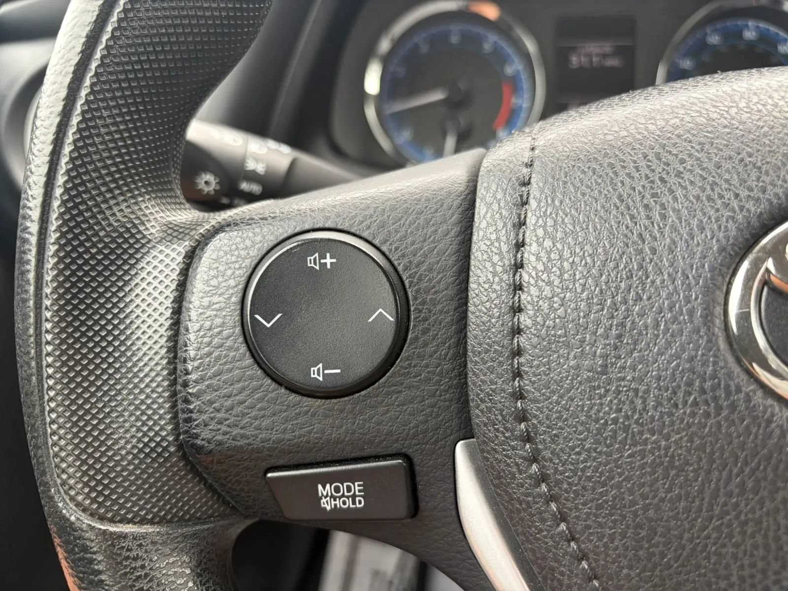 Used 2017 Toyota Corolla LE FWD image 17