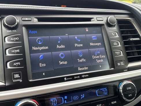 Used 2019 Toyota Highlander Limited FWD image 27