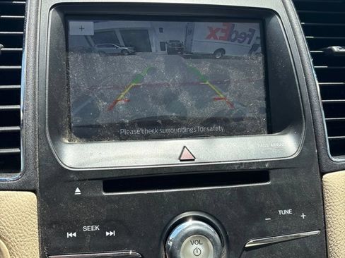 Used 2018 Ford Taurus SEL w/ Equipment Group 201A FWD image 6