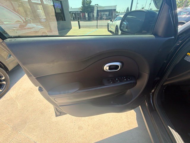 Used 2016 Kia Soul FWD image 14