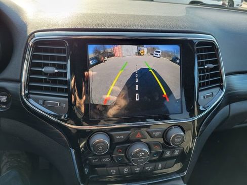 Used 2019 Jeep Grand Cherokee Laredo w/ Security & Convenience Group image 10