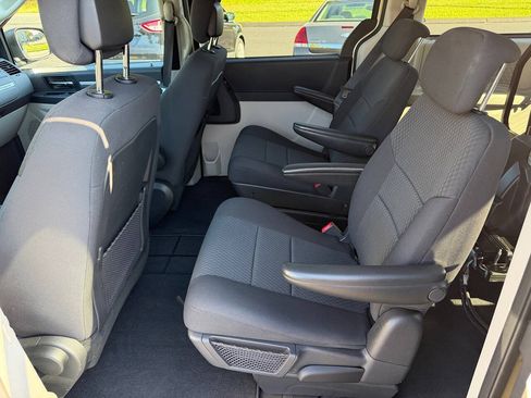 Used 2010 Dodge Grand Caravan Hero w/ Entertainment Group 1 FWD image 19