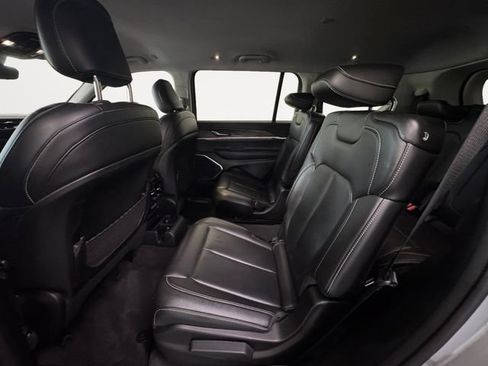 Used 2022 Jeep Grand Cherokee L Limited w/ Black Appearance Package AWD/4WD image 21
