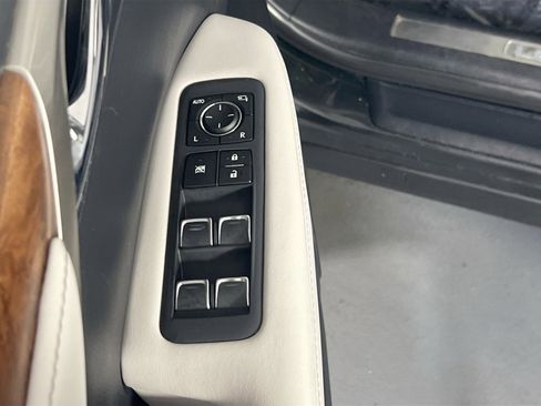 Used 2021 Lexus RX 350L Premium w/ Premium Package image 17