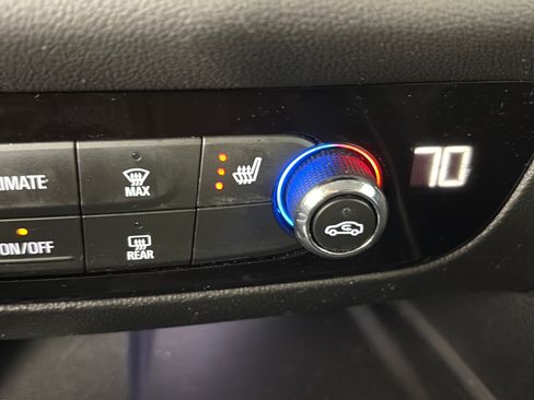 Used 2021 Buick Enclave Essence w/ Sport Touring Edition FWD image 28