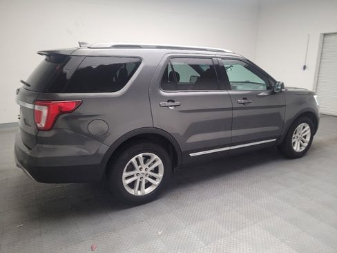 Used 2017 Ford Explorer XLT image 10