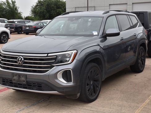 Used 2024 Volkswagen Atlas SE FWD image 2