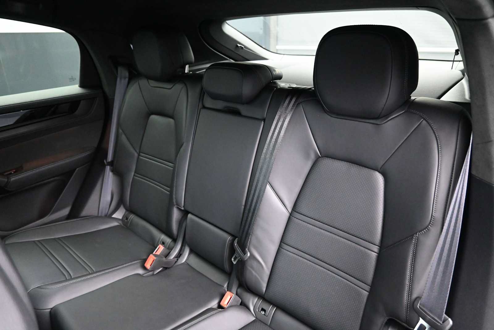 Certified 2026 Porsche Cayenne GTS AWD/4WD image 19