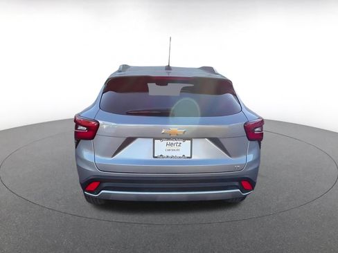 Used 2025 Chevrolet Trax LT w/ LT Convenience Package FWD image 12