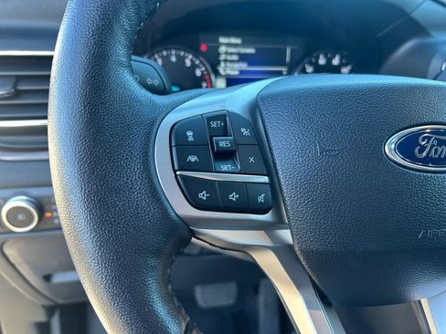 Used 2022 Ford Explorer Limited w/ Limited Technology Package image 17
