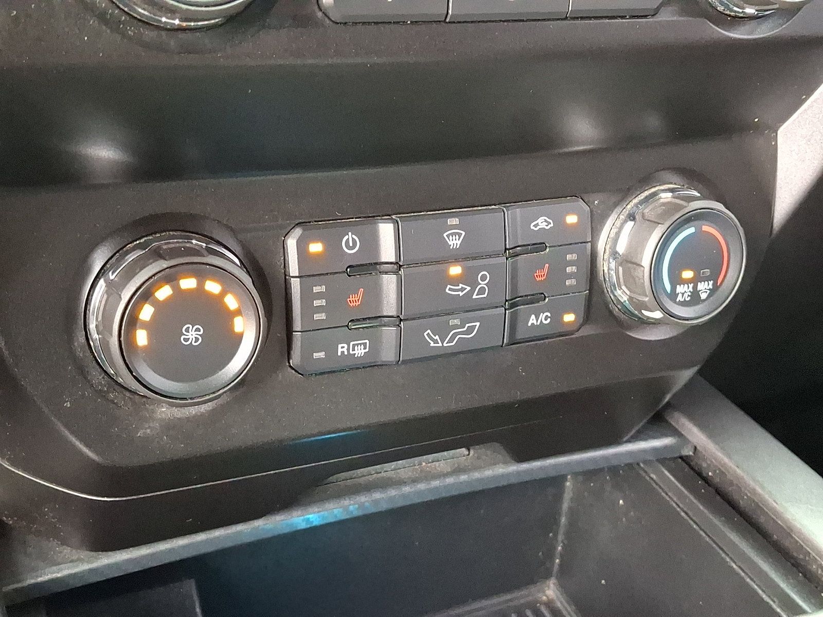 Used 2019 Ford F150 XLT w/ Equipment Group 302A Luxury AWD/4WD image 15