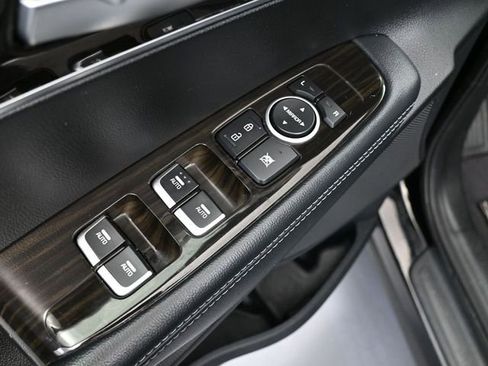 Used 2019 Kia Sorento AWD V6 image 18