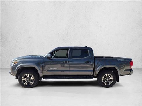 Used 2017 Toyota Tacoma TRD Sport w/ Tow Package RWD image 9