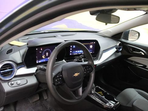 Used 2025 Chevrolet Trax LT FWD image 14
