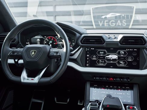 Used 2025 Lamborghini Urus SE image 51