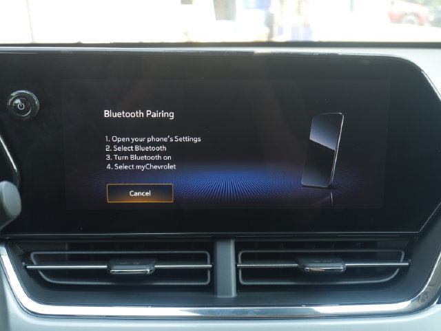 Used 2025 Chevrolet Trax LT FWD image 3