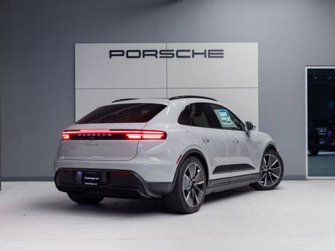 Certified 2026 Porsche Macan 4 Electric AWD/4WD image 7
