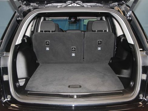 Used 2022 Jeep Grand Cherokee Laredo w/ Luxury Tech Group I image 40