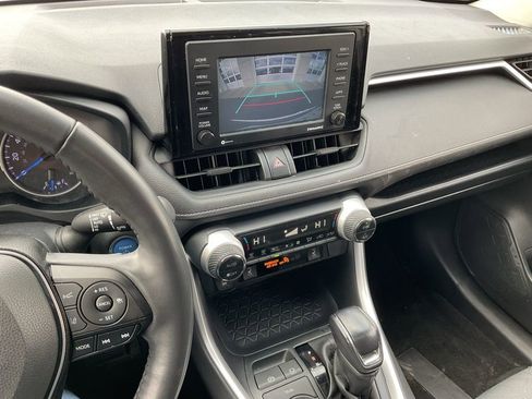 Used 2020 Toyota RAV4 XLE w/ Convenience Package image 15