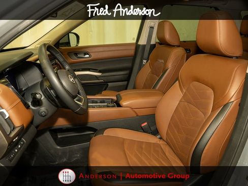 Used 2023 Nissan Pathfinder Platinum w/ Lighting Package (N93) AWD/4WD image 14