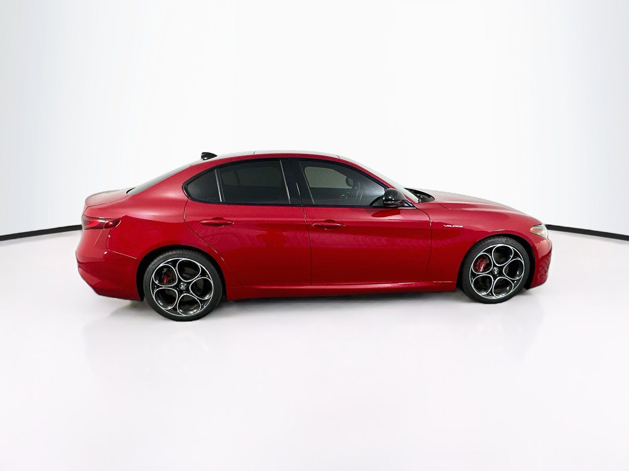 Used 2023 Alfa Romeo Giulia Veloce RWD image 10