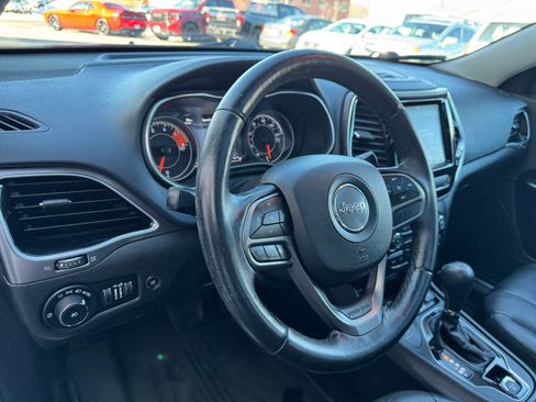 Used 2019 Jeep Cherokee Limited image 17