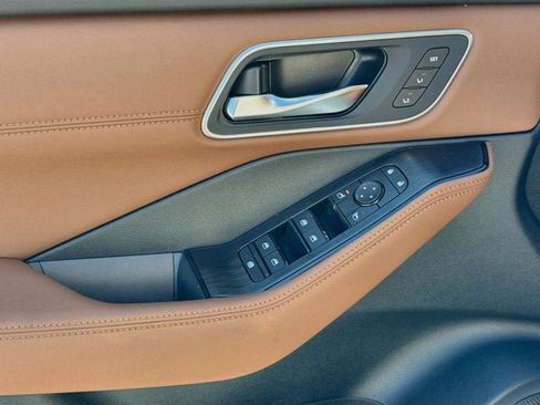 New 2026 Nissan Rogue Platinum AWD/4WD image 16