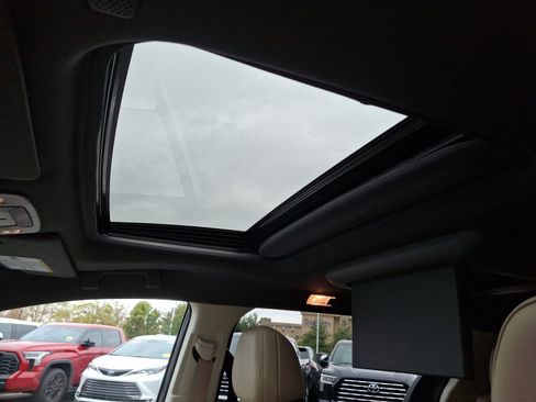 Certified 2024 Toyota Sienna Limited image 15