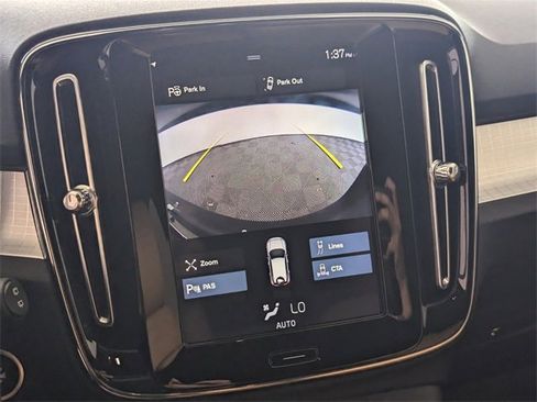 Used 2019 Volvo XC40 T5 Momentum image 22