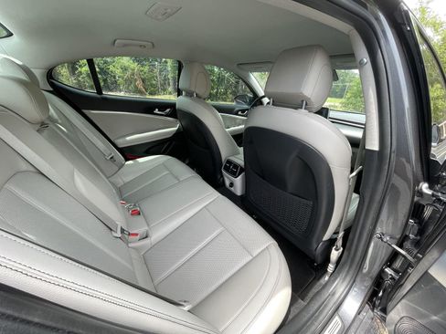 Used 2020 Genesis G70 2.0T RWD image 45